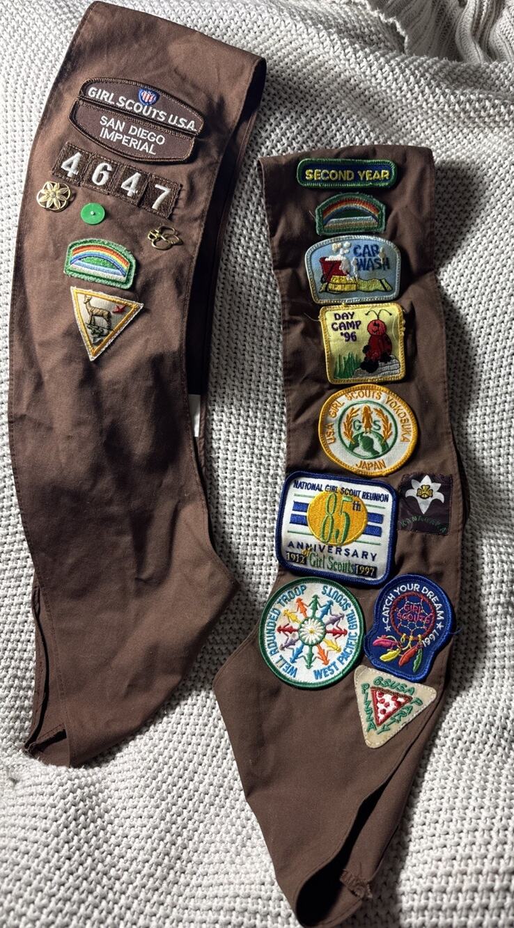Vintage Late 90s Girl Scouts Brownies Badges Pins Patches & Sashes USA 0144